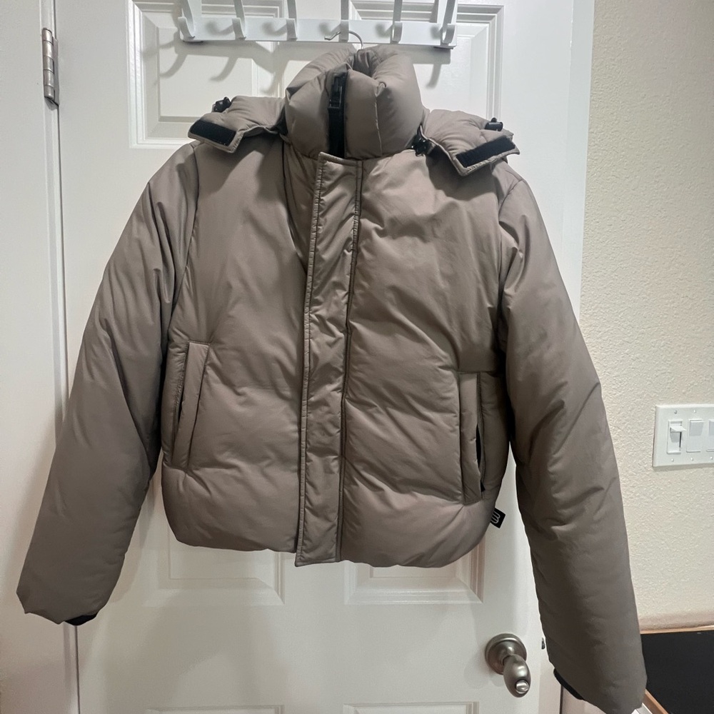 Aritzia Beige Puffer Jacket 3XS